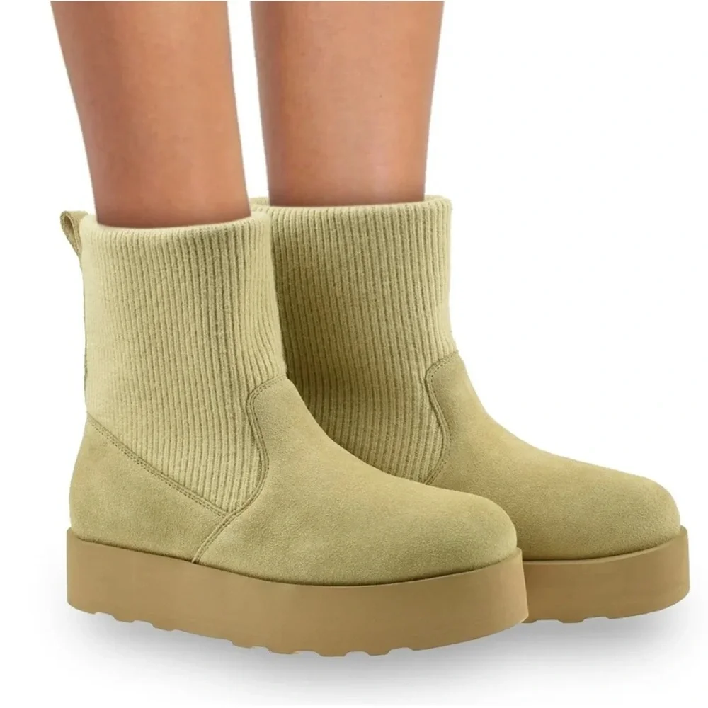 Time and Tru Women's Suede Knit Chelsea Boot NWT
